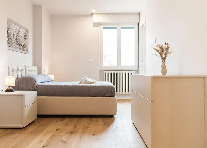 Del Borgo * بولونيا